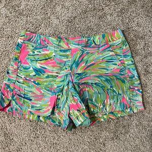 Lilly Pulitzer pull on shorts size xs. Worn once.